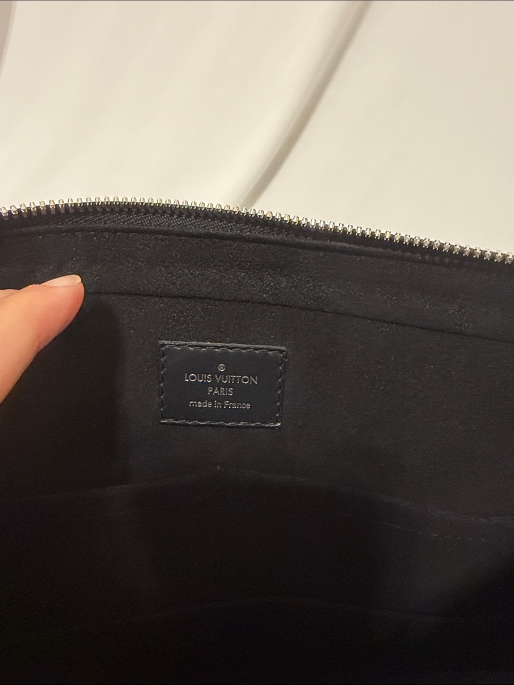 Louis Vuitton 2011 Epi Bassano GM Business Bag - Black - Picture 2 of 11